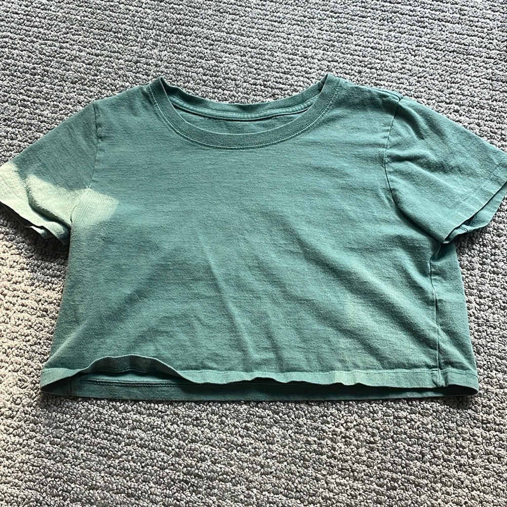 URBAN OUTFITTERS crop short sleeve t-shirt